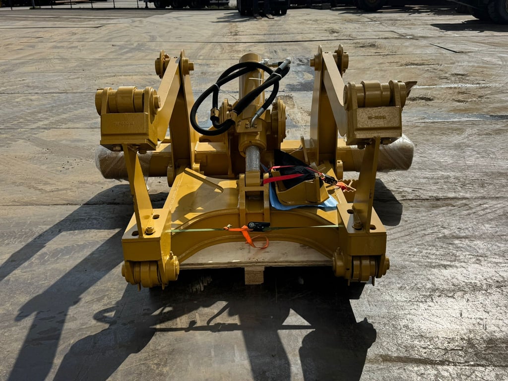 Caterpillar D6 New Gen Ripper with 1 Cylinder 2025 00033472 D6 New Gen Ripper with 1 Cylinder 2025 0 image 6
