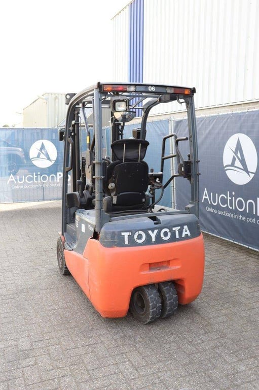 Forklift Toyota 8FBET16 Electric 1600kg 2012 2012 8FBET16 2012 1 Forklift image 4