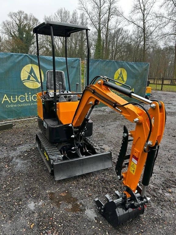 Mini excavator Beartrac HT10 Diesel 9.5 hp 2024 New with thumb 2024 Beartrac HT10 2024 0 image 4