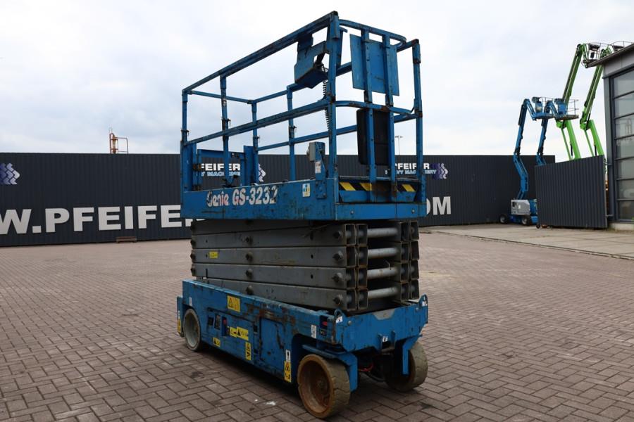 Genie GS3232 Hydraulic Outriggers, Electric, 11.75m Work 2013 GENIE - GS3232 - 90044 GS3232 Hydraulic Outriggers, Electric...