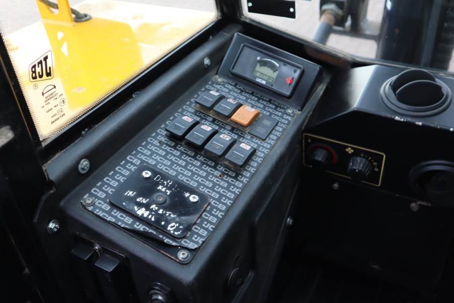 JCB 926 Diesel, 4x4 Drive, Triplex mast, 5500mm Liftin 2014 JCB - 926 - 61439 926 Diesel, 4x4 Drive, Triplex mast, 5500mm ...