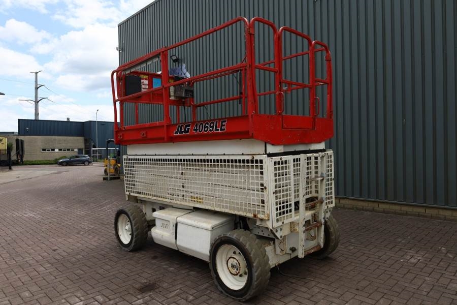 JLG 4069LE Electric, 14.2m Working Height, 360kg Capac 2008 JLG - 4069LE - 90070 4069LE Electric, 14.2m Working Height, 36...