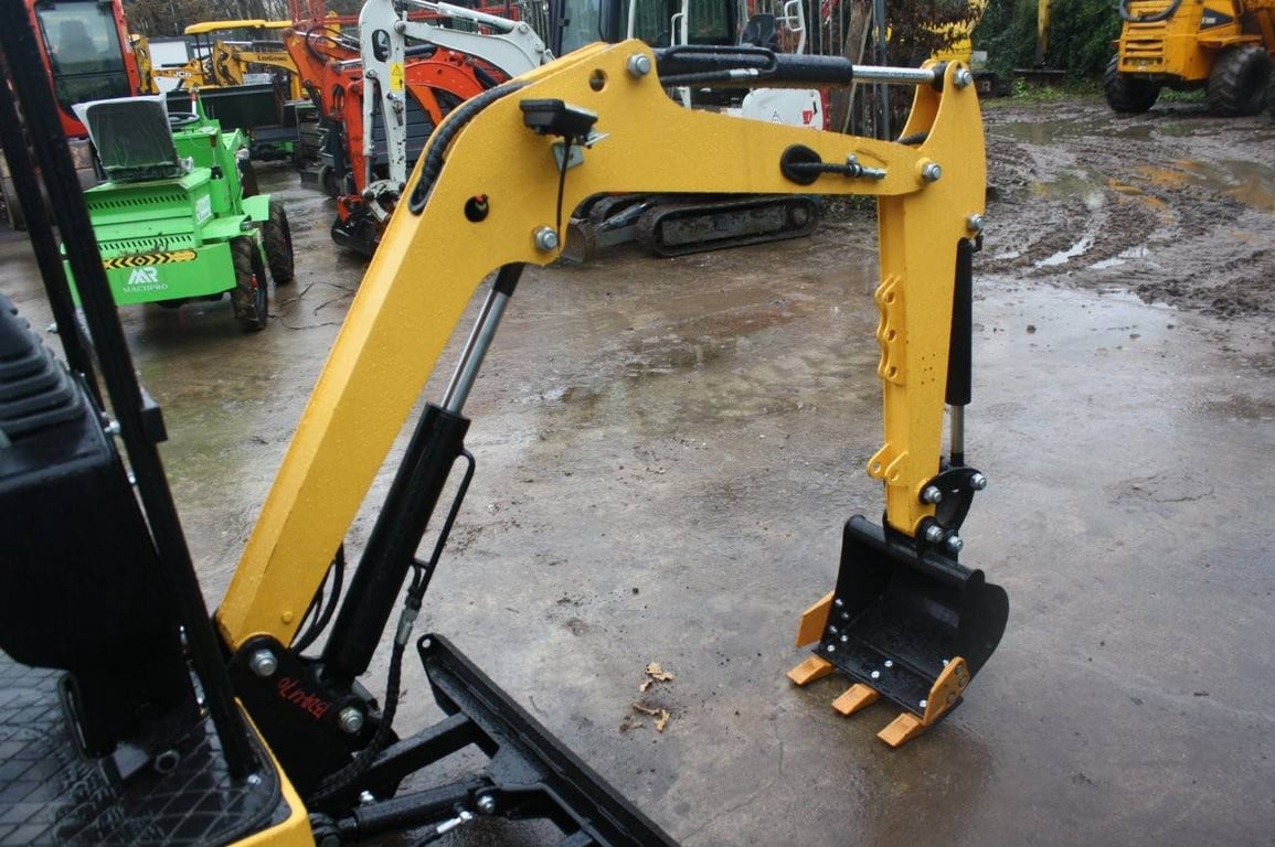 Mini excavator JPC KV12 Diesel 12pk 2024 Demo 2024 JPC KV12 2024 1 image 6