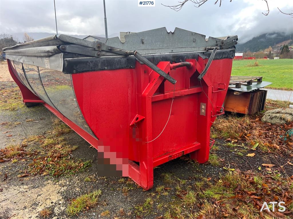 BFAB asphalt tank w/ manual canopy 2015 21776 BFAB asphalt tank w/ manual canopy 2015 1 image 2