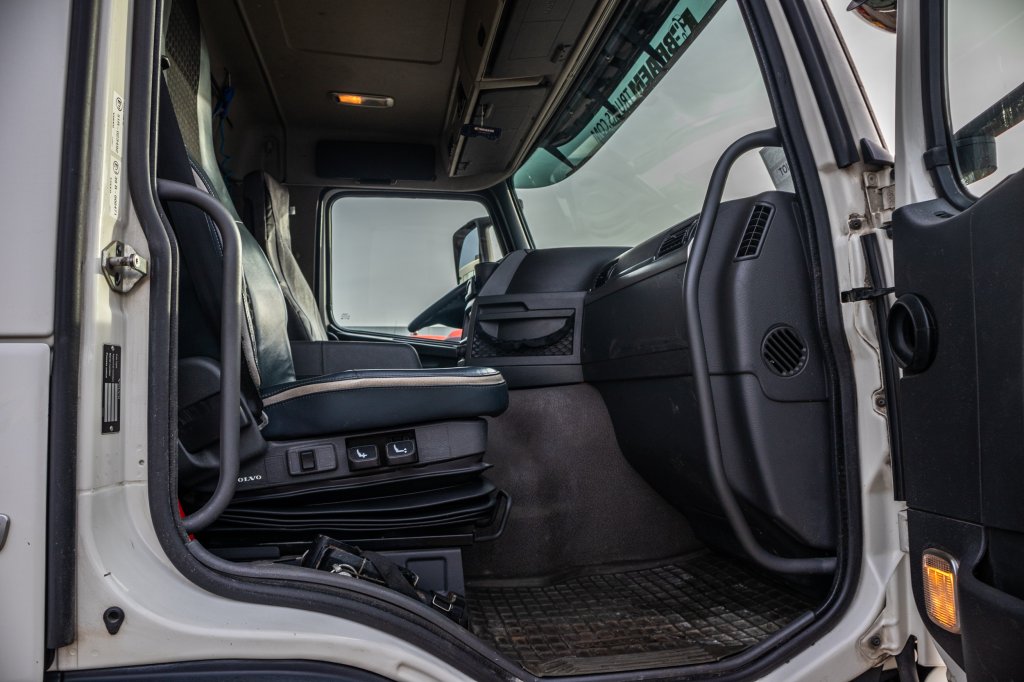 VOLVO FM330-6x2-10 pneus/tires-intarder 2011 E61441 FM330-6x2-10 pneus/tires-intarder 2011 1 image 13