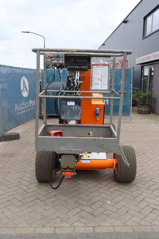 Nifty HR12 NE Electric 12.2m Articulated Boom Lift 2009 2009 Nifty HR12 NE 2009 1 image 8