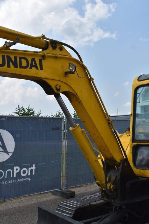 Hyundai R55-7 Diesel Crawler Excavator R55-7 1 Crawler Excavators image 14