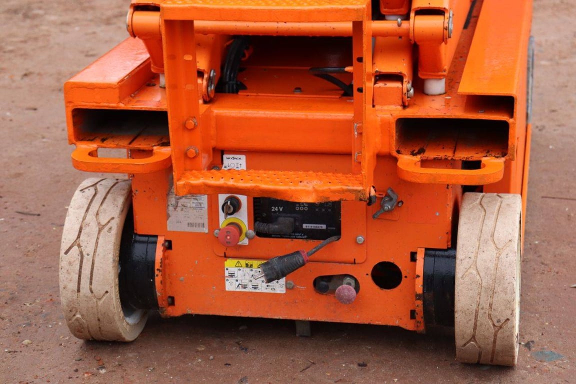 Skyjack Electric Scissor Lift 7.8m 2015 2015 2015 1 Scissor Lifts image 12