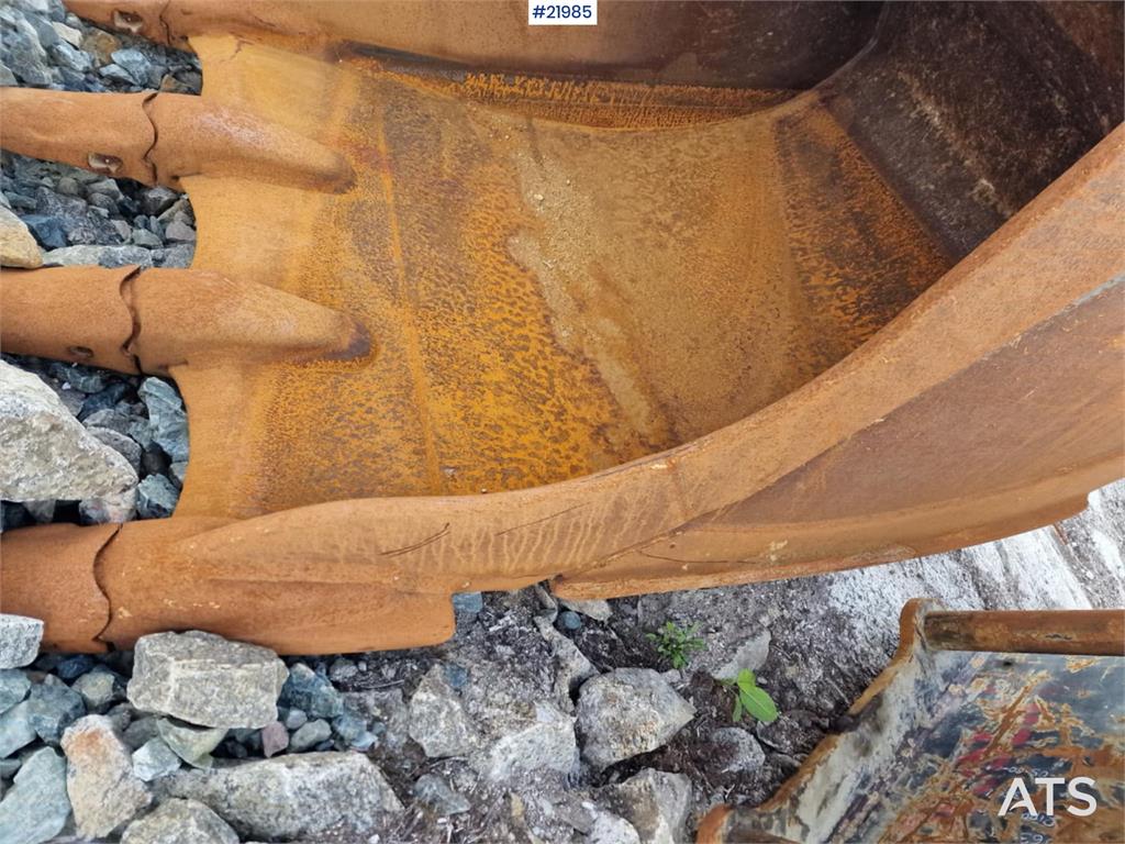 Komatsu PC210LC crawler excavator with 2 buckets and tiltr 2022 21985 PC210LC crawler excavator with 2 buckets and tiltr 2...