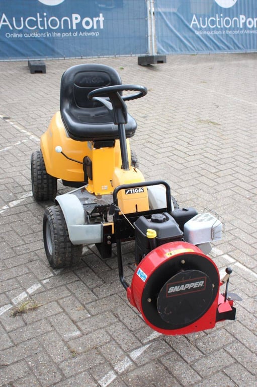 Stiga Park P901 Petrol 12.5hp 2013 Riding Mower with Leaf Blower 2013 Stiga Park P901 2013 1 image 6