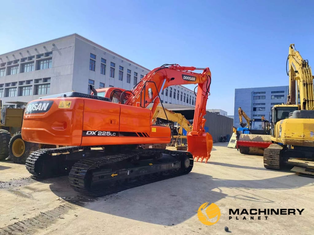 DOOSAN DX225LC Used Crawler Excavator Hot Sale DX225LC 2018 1 Crawler Excavators image 4