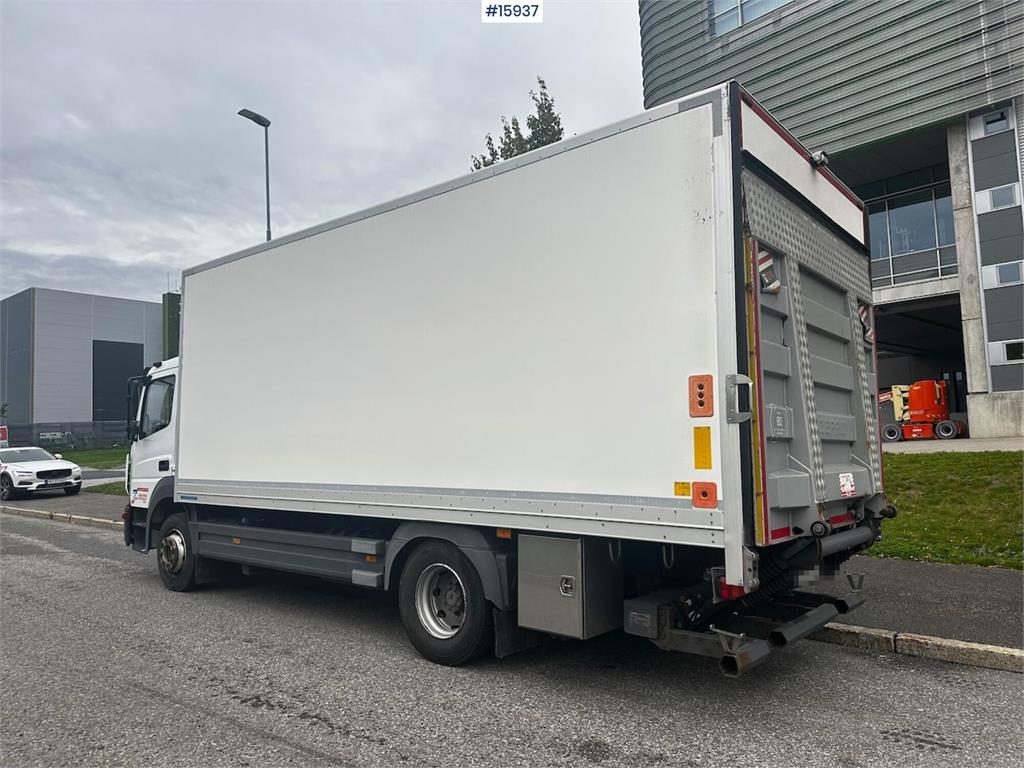 Mercedes-Benz Atego Truck w/ rear lift. 2015 15937 Atego w/ rear lift. 2015 1 image 4