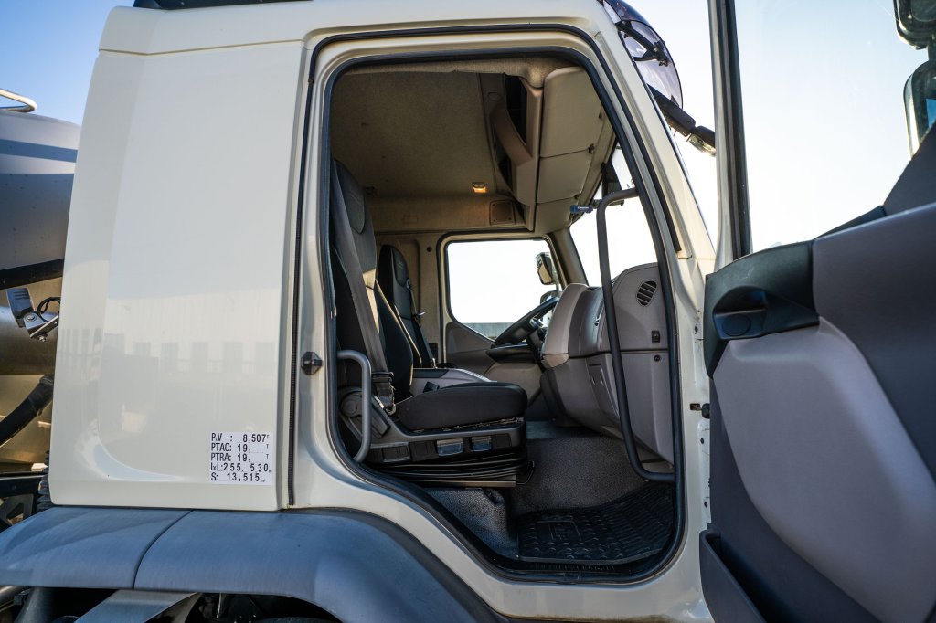 DAF LF 320+ETA 11.000 L/3 COMP. -LAIT/MILCH/MILK 2019 E64455 DAF LF 320+ETA 11.000 L/3 COMP. -LAIT/MILCH/MILK 2019 1 image 15