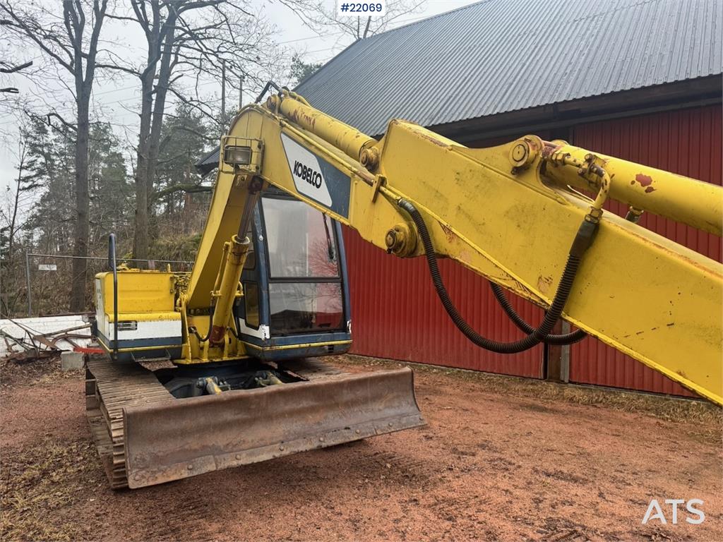 Kobelco SK60 crawler excavator with bucket 1991 22069 SK60 crawler excavator with bucket 1991 1 Crawler Excavators image 3