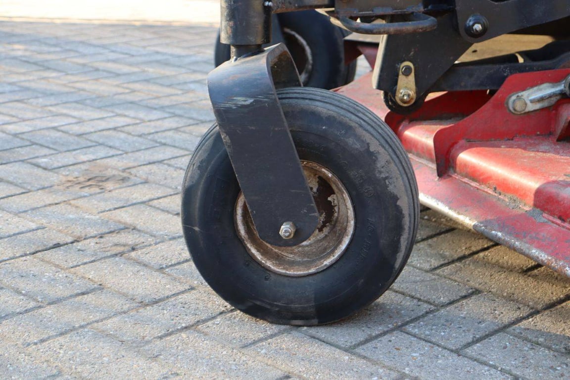 Toro GROUNDSMASTER 7210 Diesel Riding Mower 2019 2019 GROUNDSMASTER 7210 2019 1 image 13