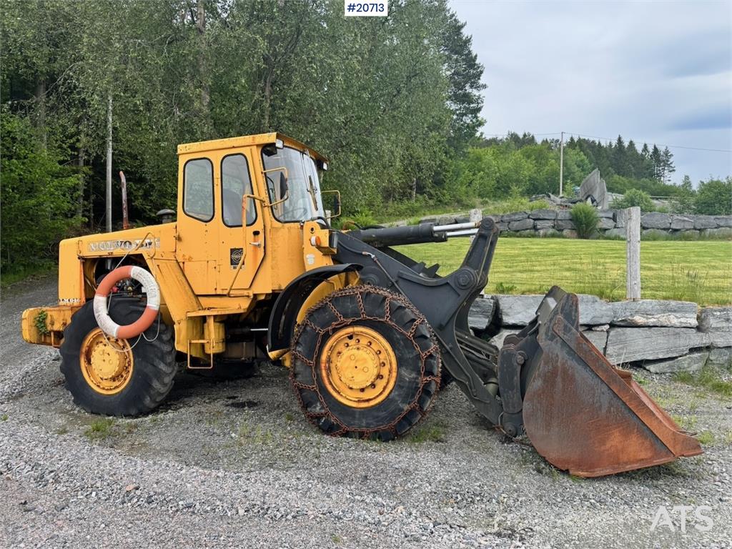 Volvo LM 846 Wheel Loader w/ Bucket. Partially Rep. Obje 1974 20713 LM 846 Wheel Loader w/ Bucket. Partially Rep. Obje 197...