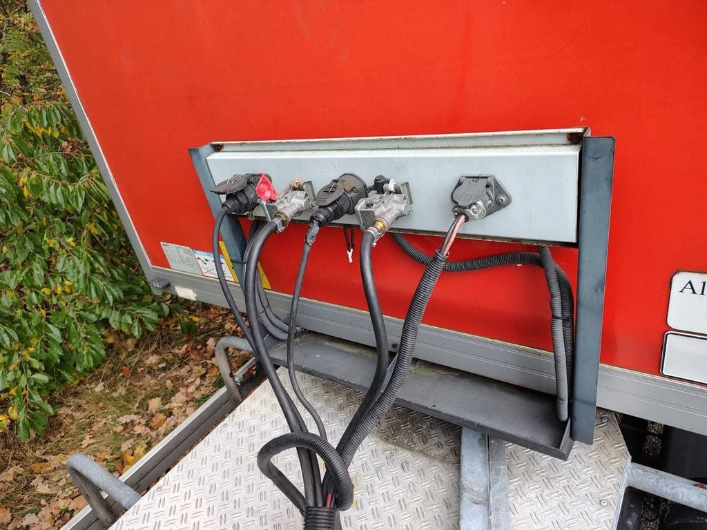 Closed Semi-trailer Van Veen Heas 4530kg 2010 2018 Veenhuis Multifunctional Delivery Truck Heas 2018 1 image 12