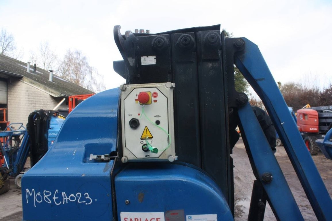 Mast lift ATN Piaf880R Electric 8.8m 2013 2013 ATN Piaf880R 2013 1 image 10