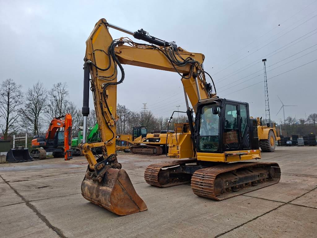 CAT 325FL CR (With Trimble 3D GPS) 2016 ATR-2173 325FL CR (With Trimble 3D GPS) 2016 1 Crawler Excavators image 2