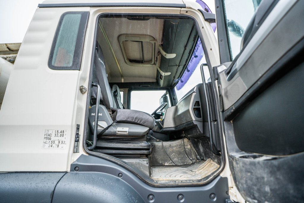 MAN TGS 32.360 BB+LIEBHERR+THEAM BG12 (band/tapis) 2010 E64876 TGS 32.360 BB+LIEBHERR+THEAM BG12 (band/tapis) 2010 1 image 14