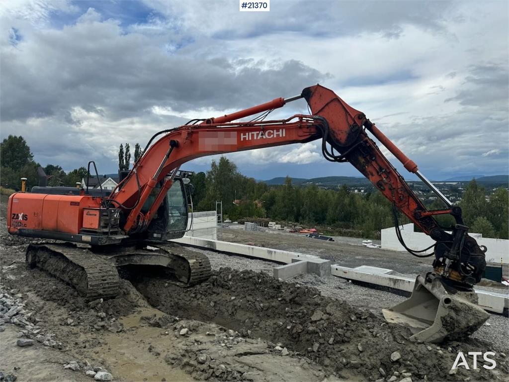 Hitachi ZX210LC-5B Tracked excavator w/ tilt, bucket and G 2013 21370 ZX210LC-5B Tracked excavator w/ tilt, bucket and G 2...