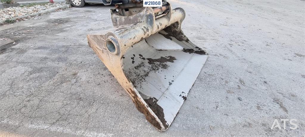 Volvo ECR235 EL excavator w/ digging bucket, sanding buc 2025 21868 ECR235 EL excavator w/ digging bucket, sanding buc 202...