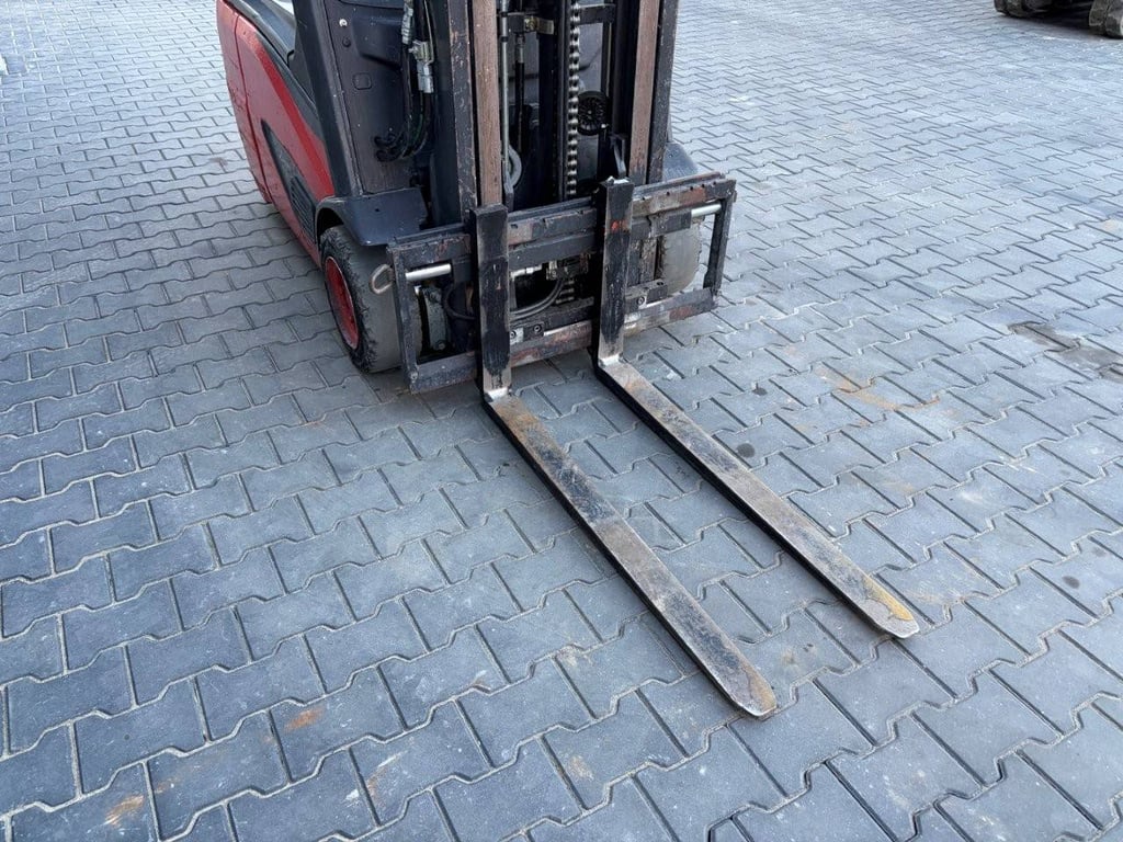 Forklift Linde E16C-02 Electric 1600kg 2016 2016 E16C-02 2016 1 Forklift image 4