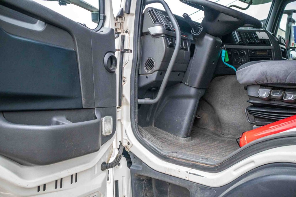 VOLVO FM 330+10 pneus/tires-intarder 2010 E63037 FM 330+10 pneus/tires-intarder 2010 1 image 8