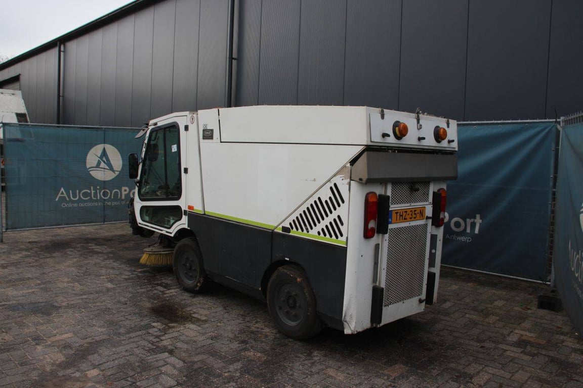 Tennant A60 Diesel Sweeper 2008 2008 A60 2008 1 image 3