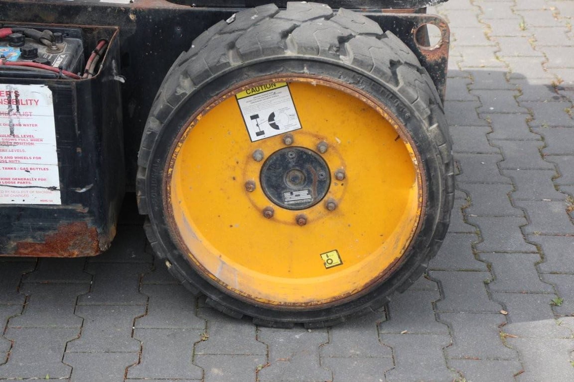 Nifty HR 15 NDE Electric/Diesel Telescopic Boom Lift 2005 2005 Nifty HR 15 NDE 2005 1 image 10