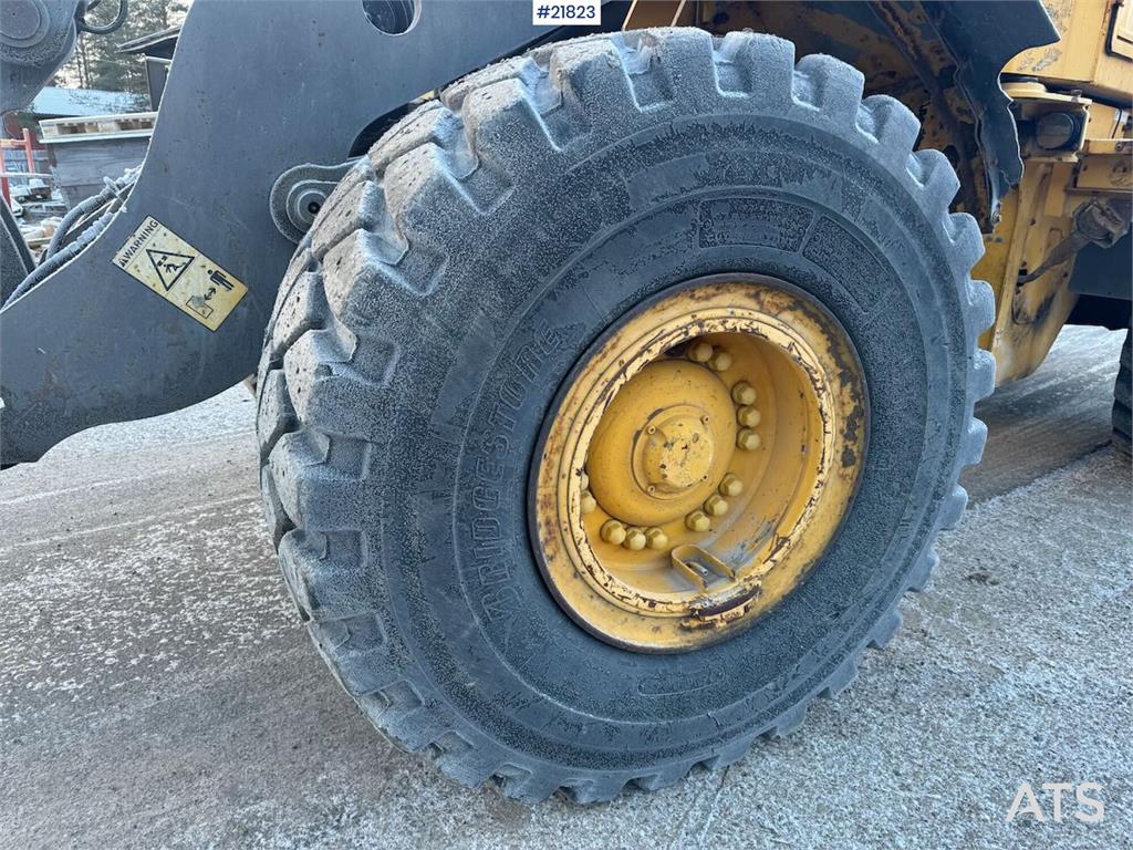 Volvo L110E Wheel Loader with Bucket WATCH VIDEO 2006 21823 L110E Wheel Loader with Bucket WATCH VIDEO 2006 1 Wheel Loader...