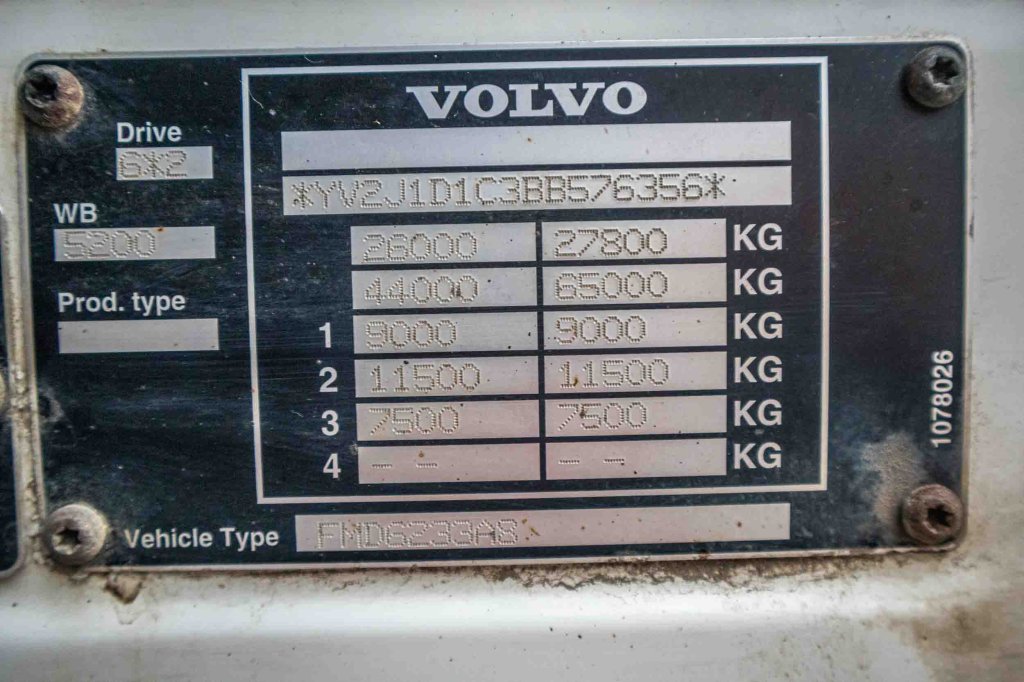 VOLVO FM 330+10 pneus/tires-intarder 2010 E63037 FM 330+10 pneus/tires-intarder 2010 1 image 13