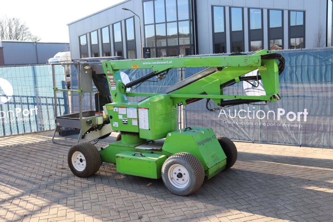 Niftylift HR12NDE Electric + Diesel Articulated Boom Lift 2015 2015 Niftylift HR12NDE 2015 1 image 4
