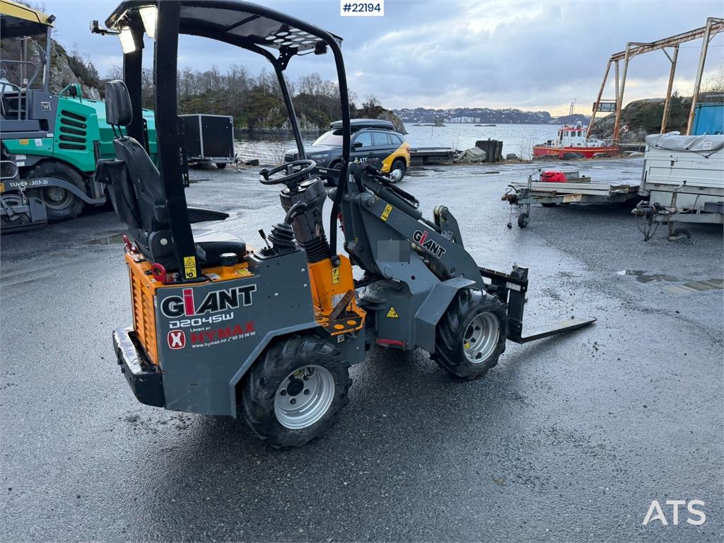 GiANT D204SW Wheel Loader with Bucket and Pallet Forks 2021 22194 Giant D204SW Wheel Loader with Bucket and Pallet Forks 2...