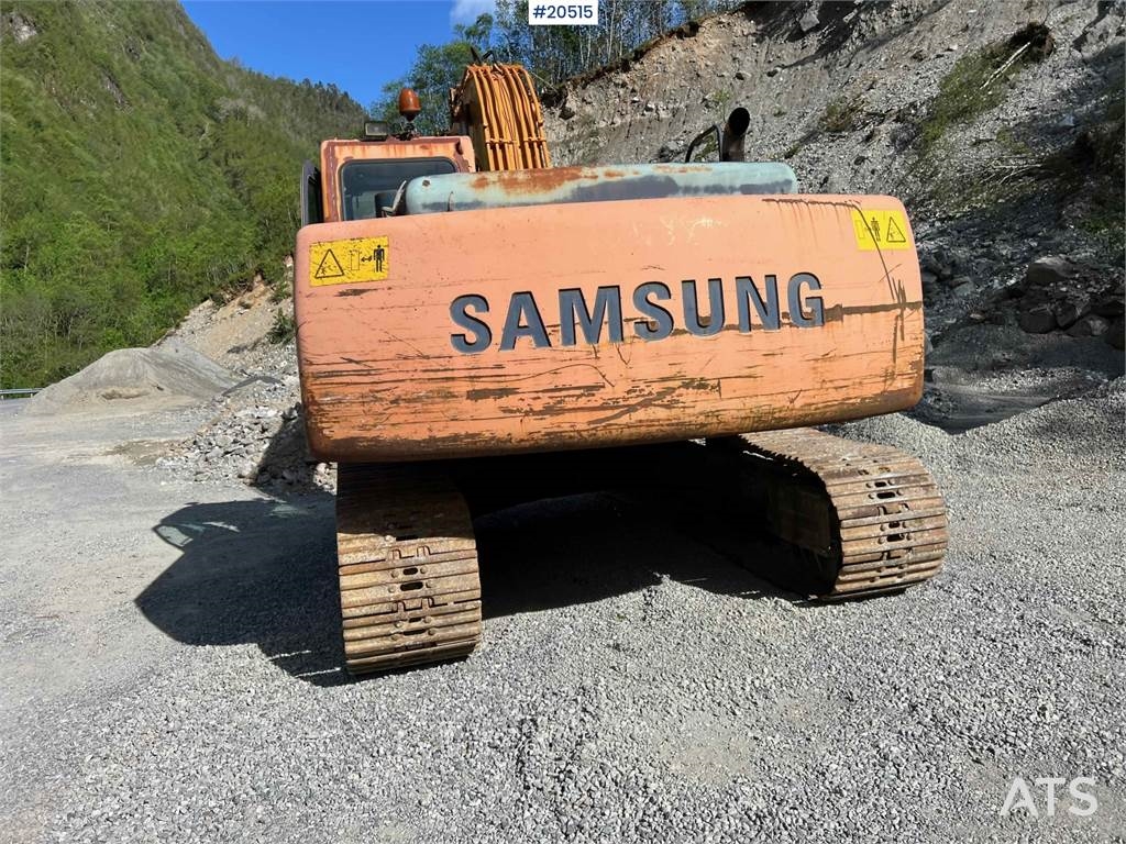 Samsung se210 LC3 Excavator w/ toothed bucket. WATCH THE V 1999 20515 se210 LC3 Excavator w/ toothed bucket. WATCH THE V 1...