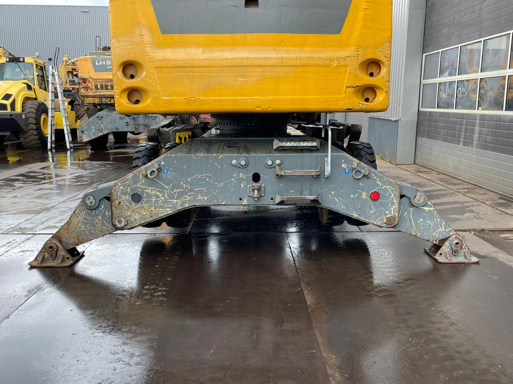 Liebherr LH30 M - Material Handler 2018 00032756 LH30 M - Material Handler 2018 1 image 11