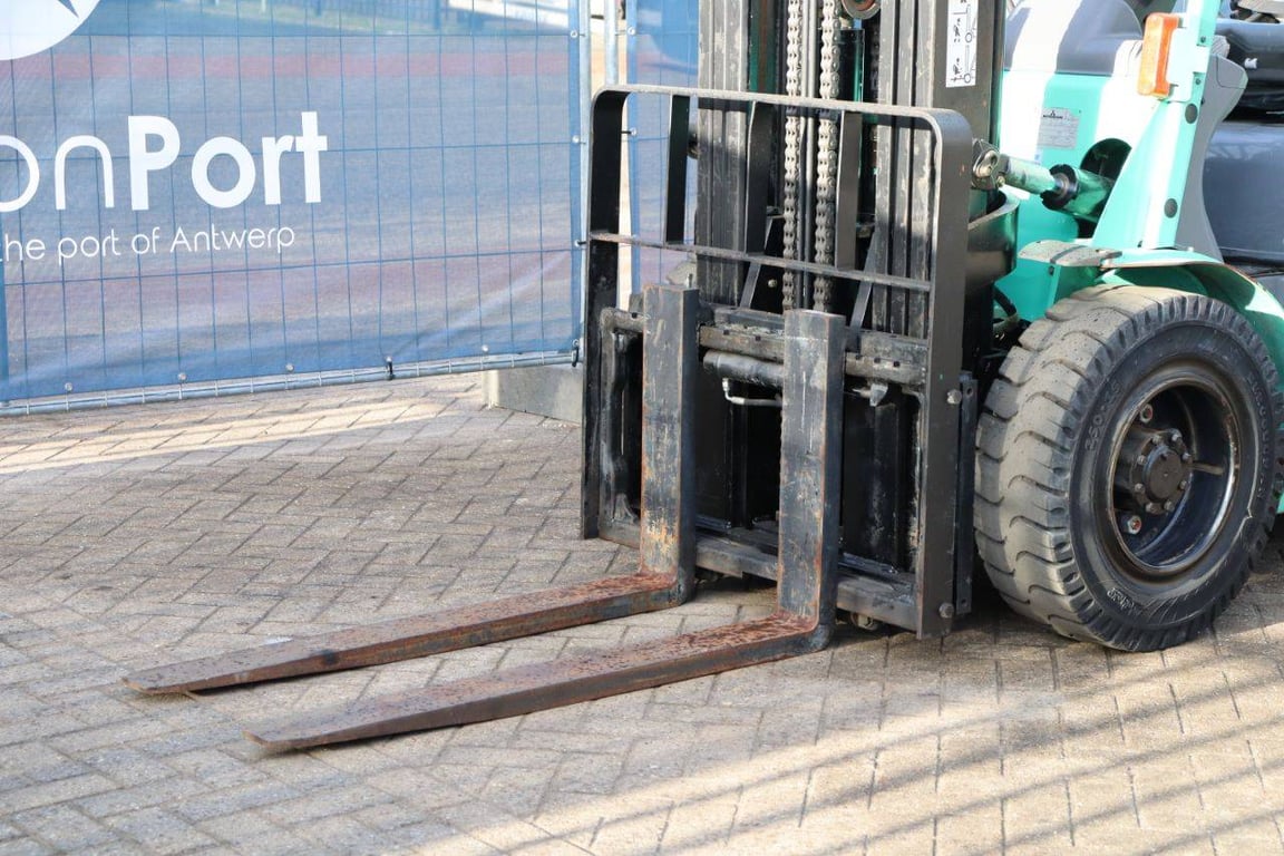 Forklift Mitsubishi FG35N LPG 3500kg 2010 2010 FG35N 2010 1 Forklift image 10
