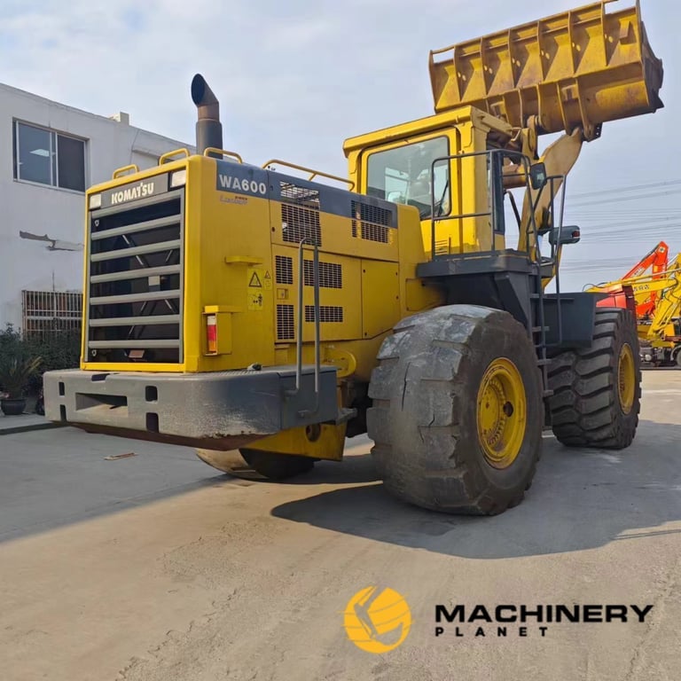 WA600-3 KOMATSU GOOD QUALITY HOT SALE WA600-3 2018 1 Wheel Loaders image 2