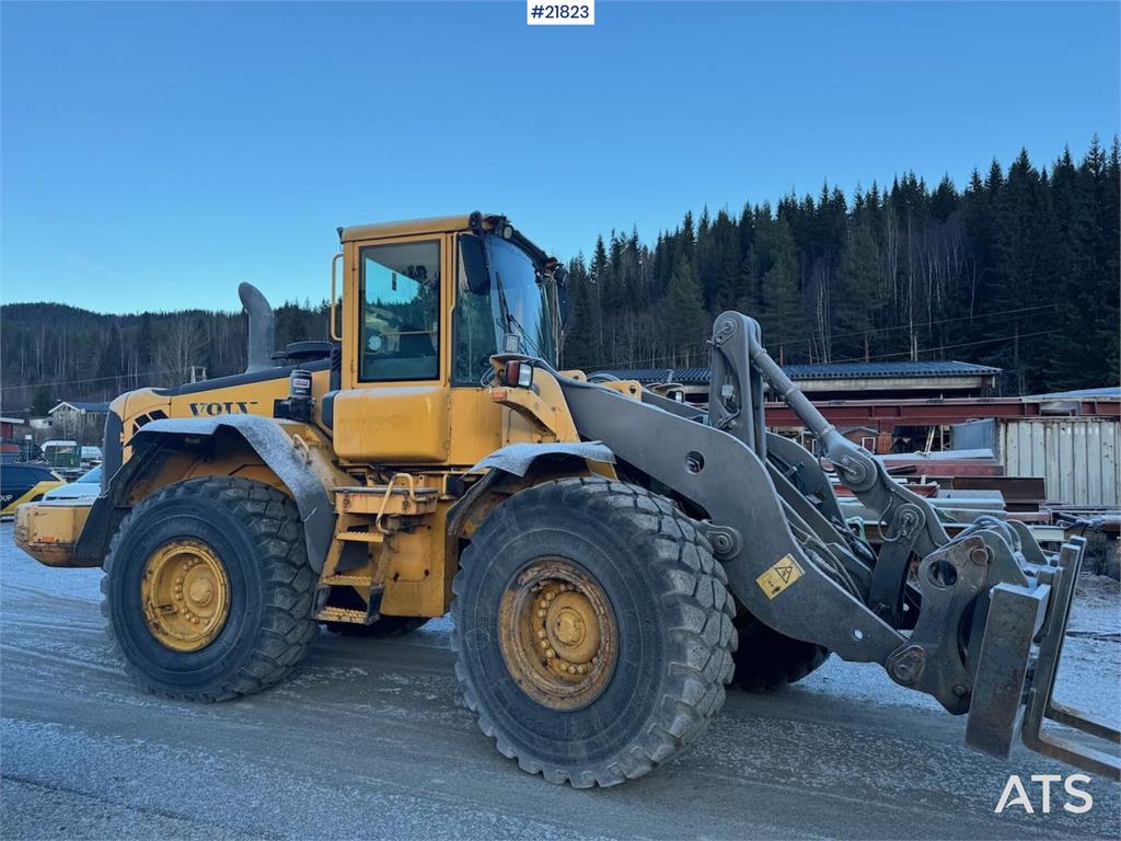 Volvo L110E Wheel Loader with Bucket WATCH VIDEO 2006 21823 L110E Wheel Loader with Bucket WATCH VIDEO 2006 1 Wheel Loader...