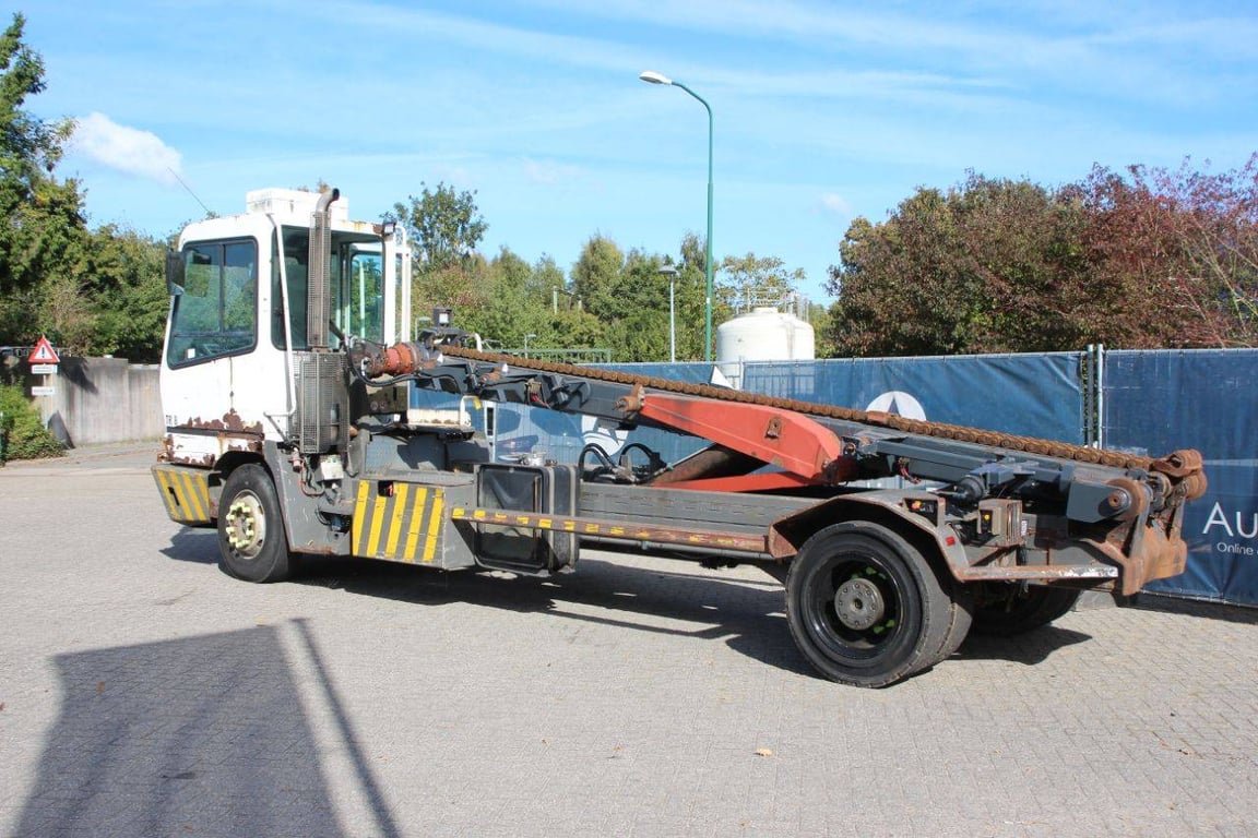 Terminal Tractor Terberg YT222 Diesel 222hp 2008 2008 Terberg YT222 2008 1 image 3
