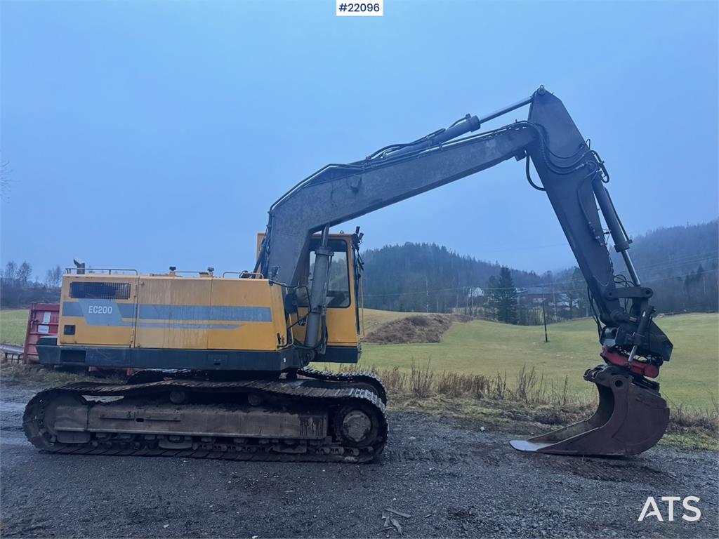 Volvo EC200 crawler excavator with rototilt and narrow b 1998 22096 EC200 crawler excavator with rototilt and narrow b 199...