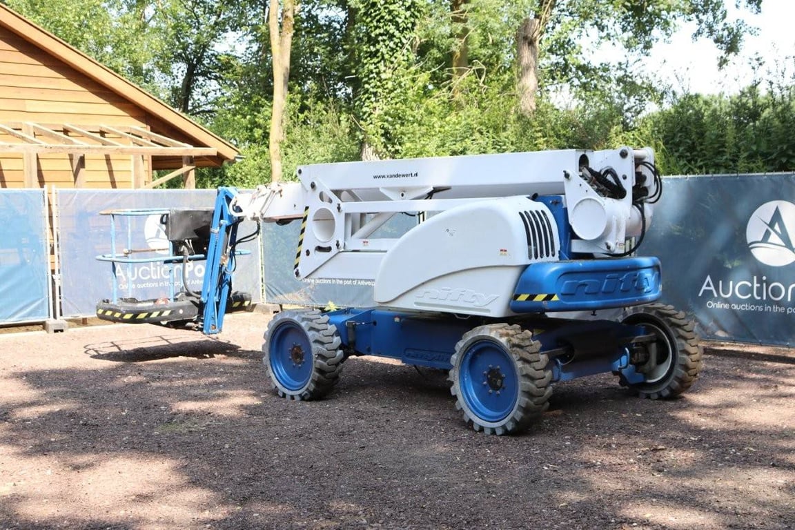 Articulating boom lift Niftylift HR21D 4x4 Diesel 20.8m 2010 2010 Niftylift HR21D 4x4 2010 1 image 3