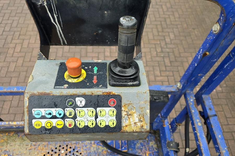 Haulotte Compact 12DX Diesel, 4x4 Drive, 12m Working Height 2005 HAULOTTE - Compact 12DX - 90086 Compact 12DX Diesel, 4x4 ...