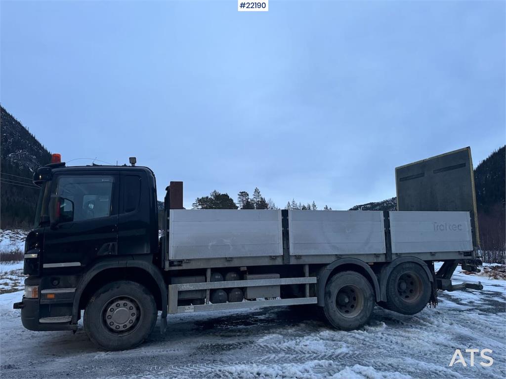 Scania P340 flatbed truck with tail lift – only 155,000 k 2005 22190 P340 flatbed truck with tail lift – only 155,000 k 20...