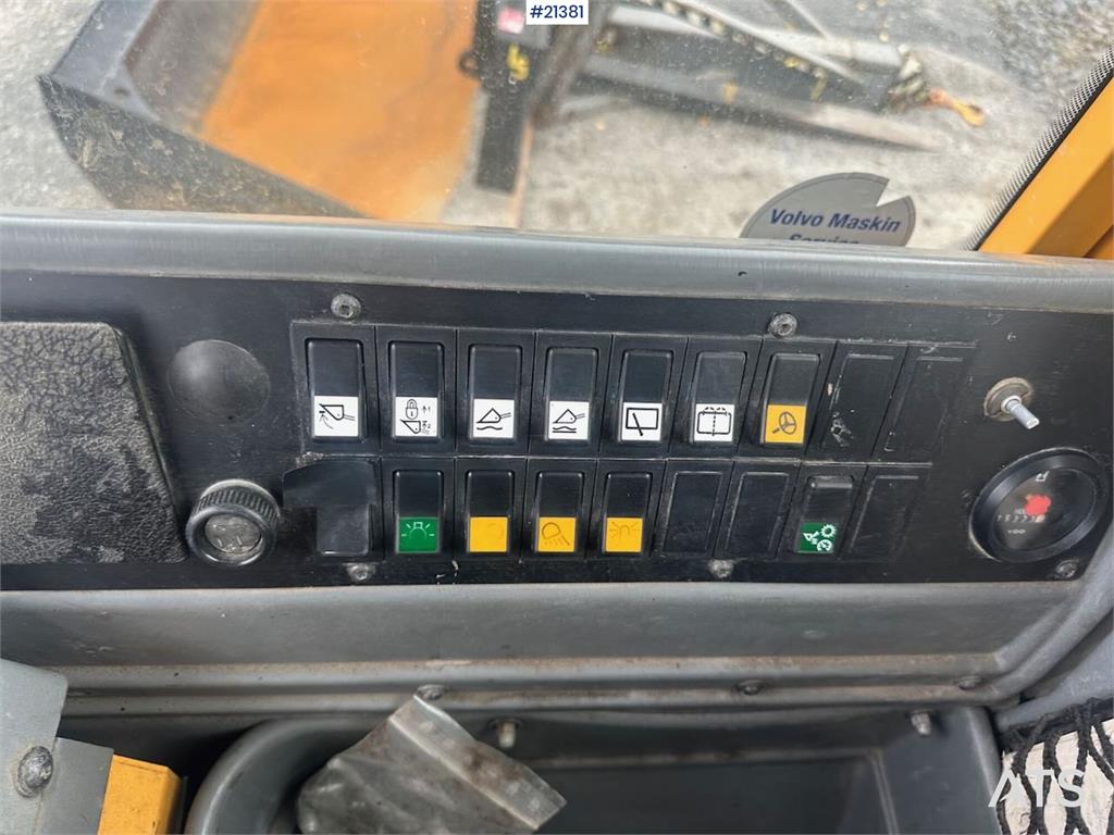 Volvo L90E wheel loader. WATCH VIDEO. 2006 21381 L90E wheel loader. WATCH VIDEO. 2006 1 Wheel Loaders image 15