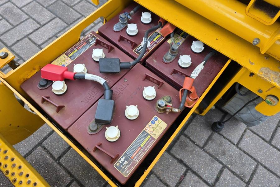 Haulotte Compact 8 As-Is, Electric, 8.2m Working Height, 35 2011 HAULOTTE - Compact 8 - 61868 Compact 8 As-Is, Electric, 8...