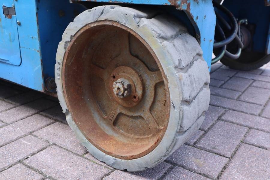 Genie GS4047 Electric, 14m Working Height, 350kg Capacit 2013 GENIE - GS4047 - 90042 GS4047 Electric, 14m Working Height, ...