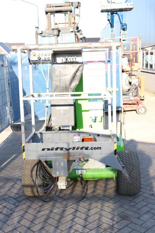Niftylift HR12NDE Electric + Diesel Articulated Boom Lift 2015 2015 Niftylift HR12NDE 2015 1 image 9