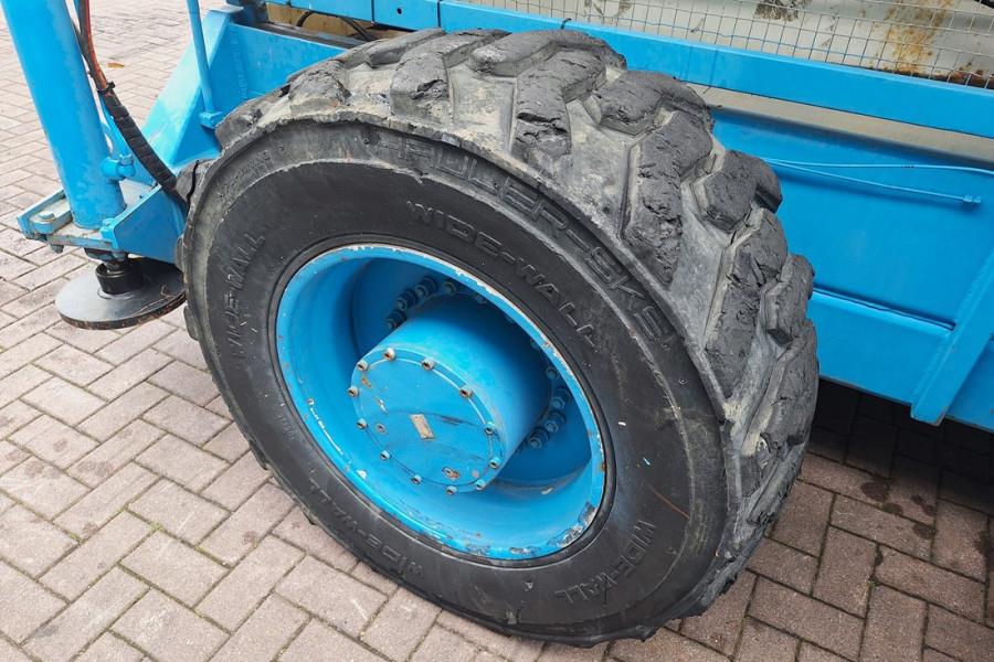 Holland Lift Megastar G-300DL30/S Diesel, 4x4x4 Drive, 33.5m Wo 2003 HOLLAND LIFT - Megastar G-300DL30/S - 90373 Holland l...