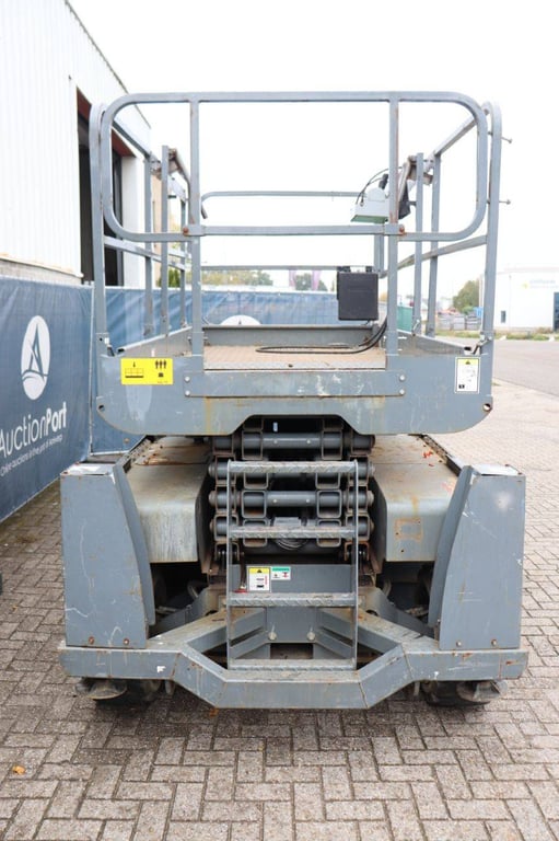 Scissor lift Haulotte Compact 12DX Petrol 8.0m 2017 2017 Compact 12DX 2017 1 Scissor Lifts image 8